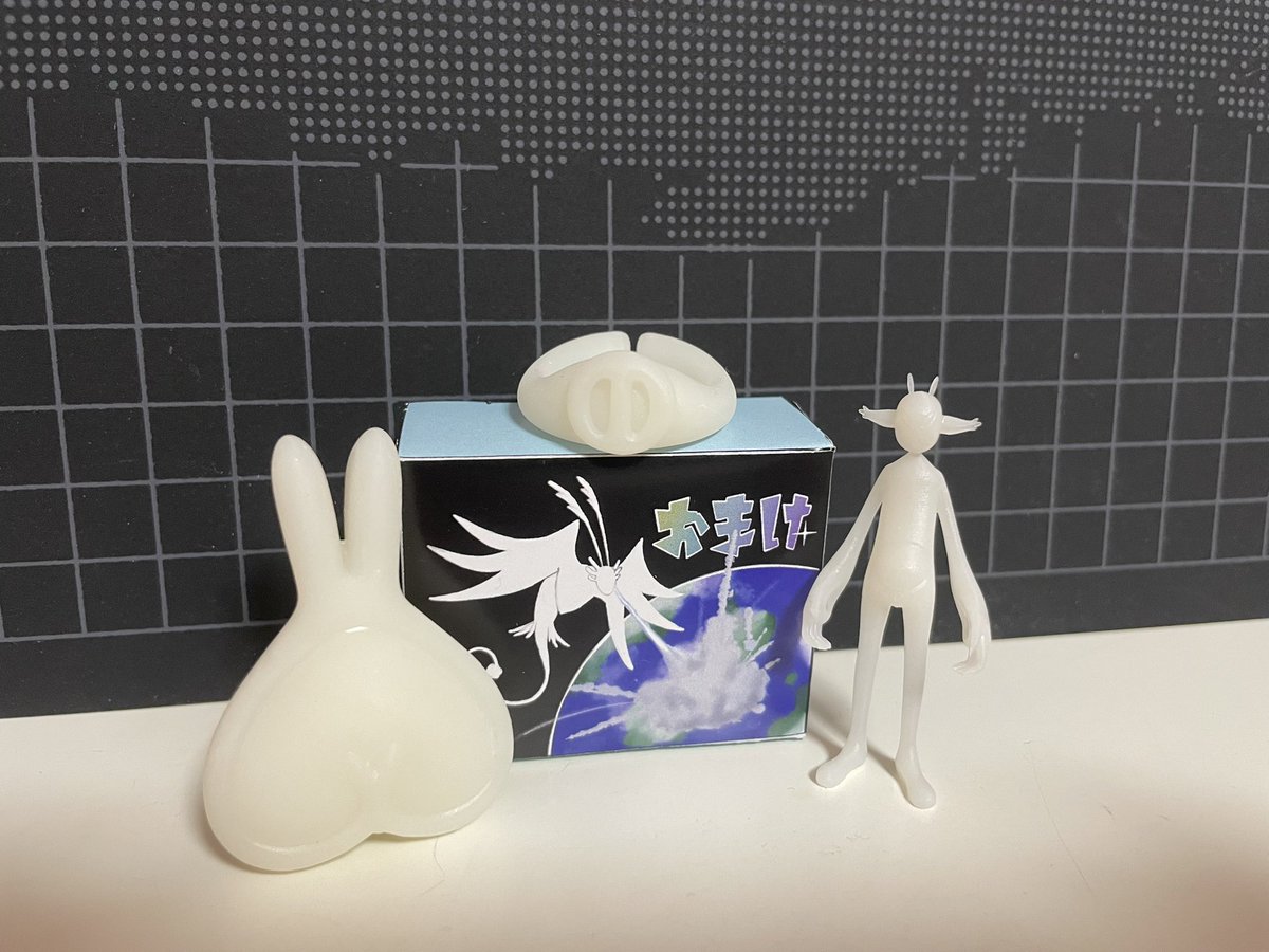 ramune_mi's tweet photo. 漫画の付録です！ランダムでお付けいたします
<(･ 彡 )з三
・シュプカハート(ピン付き)
・シュプカベルト指輪
・レッサーアーク
 #レイフレ32 https://t.co/2g7HbvqDNL