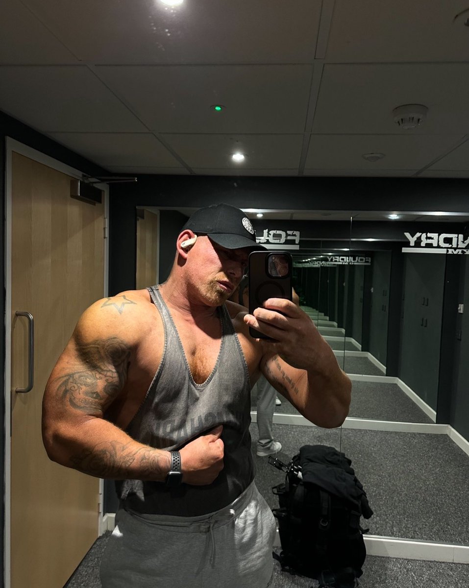 💪🏽 onlyfans.com/leigh-eddie #onlyfans #fun #gays #gayguys