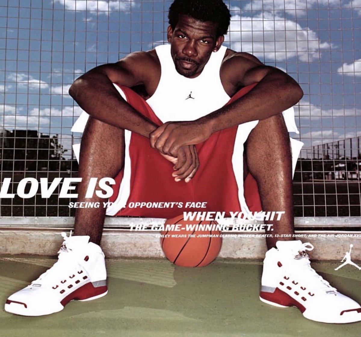 dadeasskickz's tweet photo. 👀🔴⚪️⚫️FIRST LOOK
A possible Infinite Archive x Air Jordan 17 sample has surfaced in a crisp White/University Red colorway. Inspiration comes from Michael Finely 2002 @jumpman23 AD. 
No official word yet  but these are already turning heads.
#AirJordan17 #InfiniteArchive #SneakerLeaks #FirstLook #HeatOnFeet