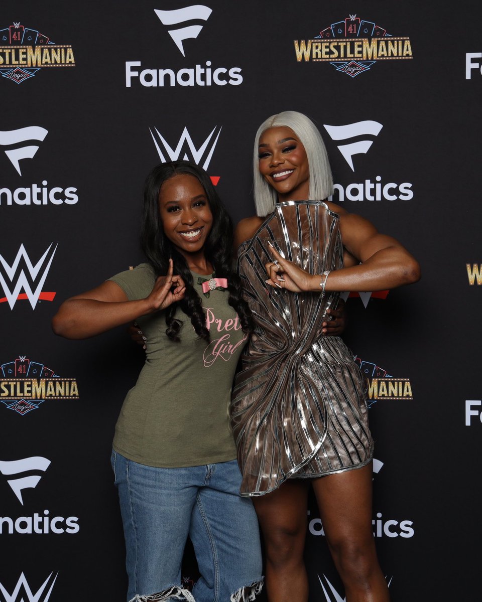 micahmisfit's tweet photo. So grateful I got to meet THE Jade Cargill! 😩 Meeting one of my favorite AKAs on my AKAversary was too good to be true 😭 You got me back into wrestling and now I get to see black women KILLING IT. We are sorors for life, and I can’t wait to see you again! ☺️🩷💚 @Jade_Cargill https://t.co/qzWMAjAblT
