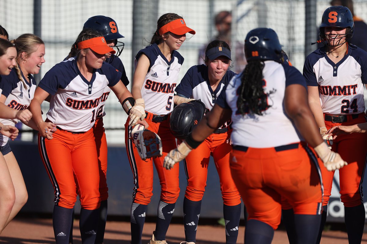 wcsSHSsb's tweet photo. Picked up another district win Thursday night! Final score, 14-0 over Centennial! Saniya H hit a grand slam 💣 and Tarek S had 2 💣💣! Addie J was almost perfect - she only allowed just one baserunner the whole game and Anne Marie R threw that runner out trying to take second! https://t.co/m0eDCMjG0j