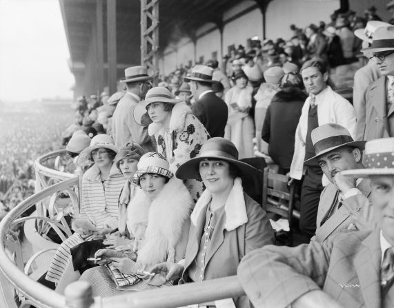QBDS's tweet photo. Join us for the best 2 minutes in sports at our Kentucky Derby Soiree on May 3rd. Buy tickets: https://t.co/Tbhck87D9R #Speakeasy #BehindTheBookcase #KentuckyDerby #Clehts #Quintanas #Cocktails #Bourbon https://t.co/JQ2HLmUhXi