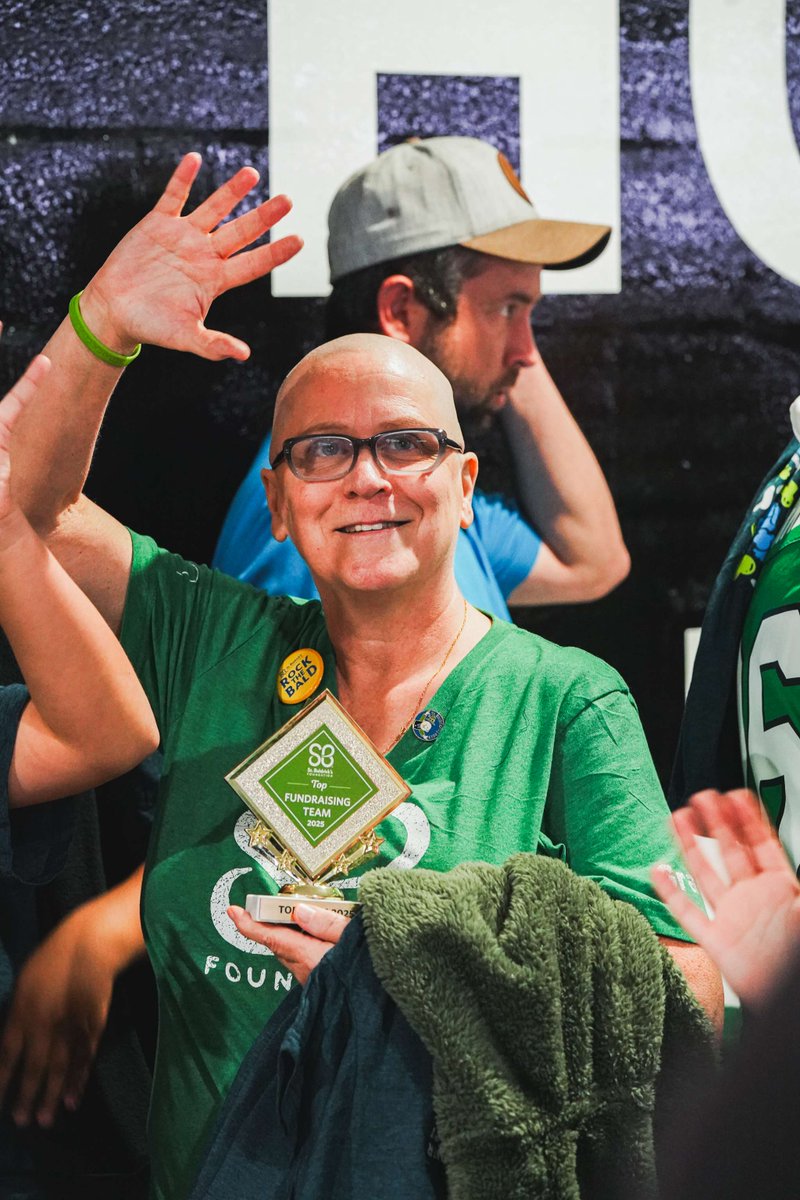 StBaldricks's tweet image. A huge thank you to the @FL_Everblades community for funding game-changing clinical trials to help #ConquerKidsCancer! 🙏 From Honored Kids taking part in the puck drop, to staff and fans shaving their heads, they raised $10k+ and are providing hope through #research! 💚