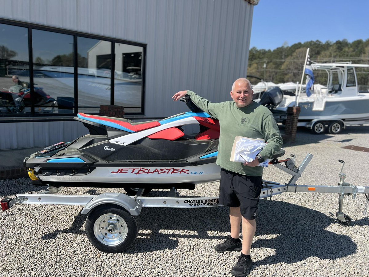chatleeboats's tweet photo. Kipp would like to thank a few of his Yamaha customers for their business and congratulations on your new Waverunners!

See us before you buy!
#revsyourheart #chatleeboats #yamahaboating #waverunner #saltlife #lakelife #runthewater #family #beach #northcarolina #yamahawatercraft https://t.co/zYlqNt3rSH