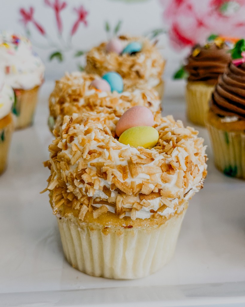 ButterBakedCafe's tweet photo. Happy Easter!⁠
⁠
Celebrate the joys of Easter and the return of Spring with our Easter inspired cupcakes.
⁠
🐰🌷🐣⁠
⁠
#butterbakedgoods #easter #goodfriday #cupcakes #easterbaking #bakery #baking #spring #easterbunny #desserts #sweettooth https://t.co/iNpqEVgtMH