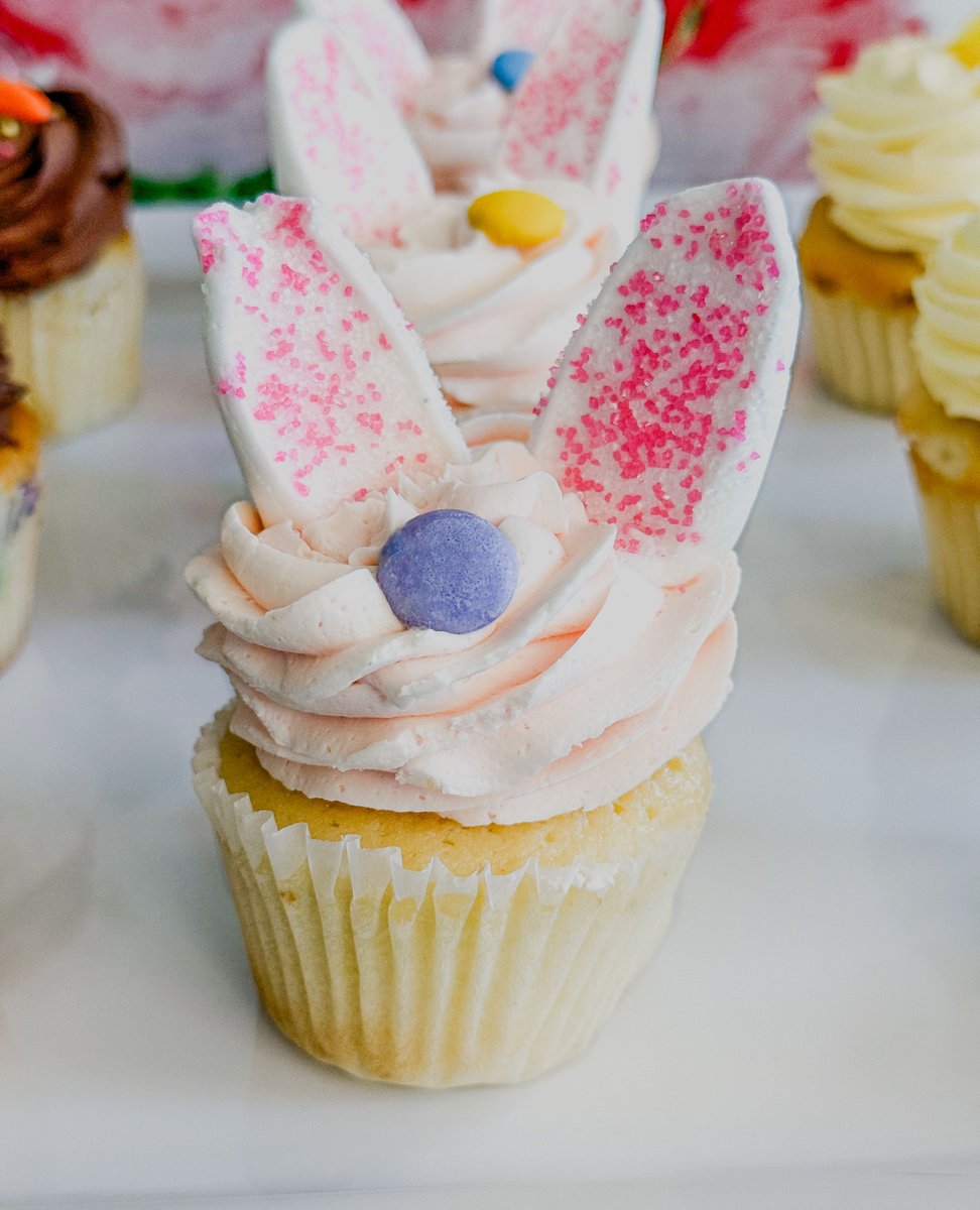 ButterBakedCafe's tweet photo. Happy Easter!⁠
⁠
Celebrate the joys of Easter and the return of Spring with our Easter inspired cupcakes.
⁠
🐰🌷🐣⁠
⁠
#butterbakedgoods #easter #goodfriday #cupcakes #easterbaking #bakery #baking #spring #easterbunny #desserts #sweettooth https://t.co/iNpqEVgtMH