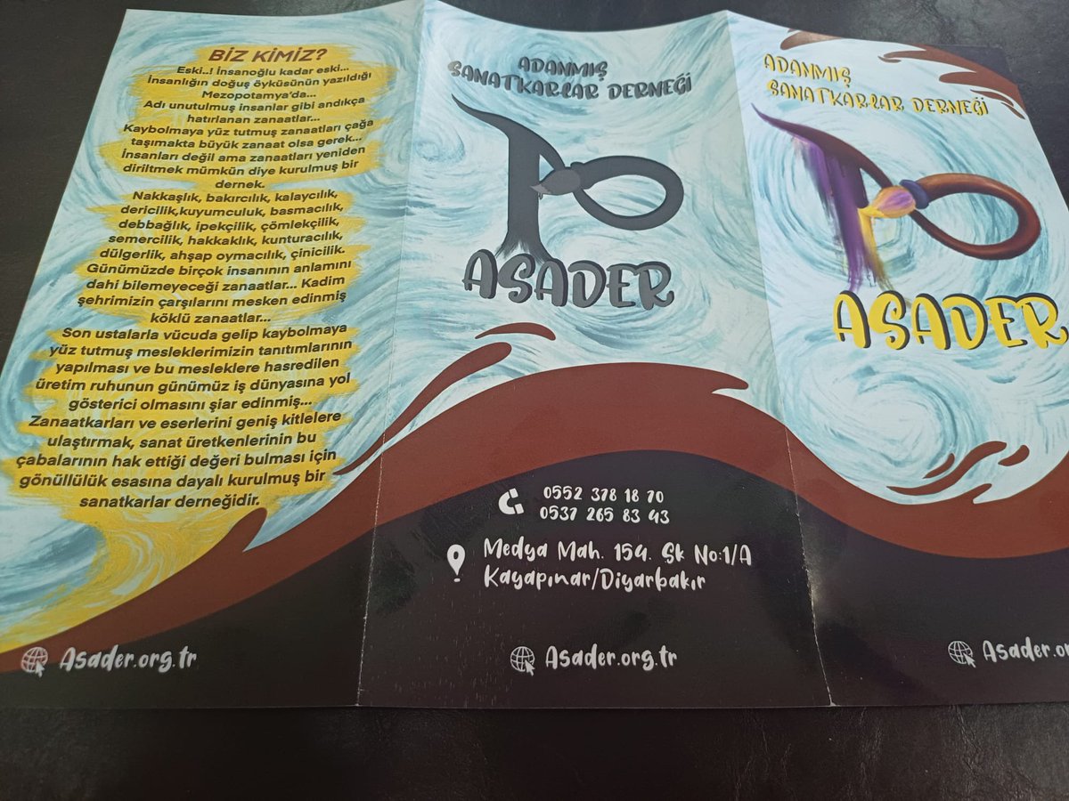 Adı unutulmuş insanlar gibi andıkça hatırlanan zanaatlar...Diyarbakır “Adanmış Sanatkarlar Derneğine”,nazik ziyaretleri için teşekkür ederiz.Kaybolmaya yüz tutmuş bir çok meslek için yeni baslangıçlar... <a href="/huseyinsk23/">Dr. Hüseyin ŞIK</a> <a href="/Sinan_yasar_/">sinanyaşar</a>