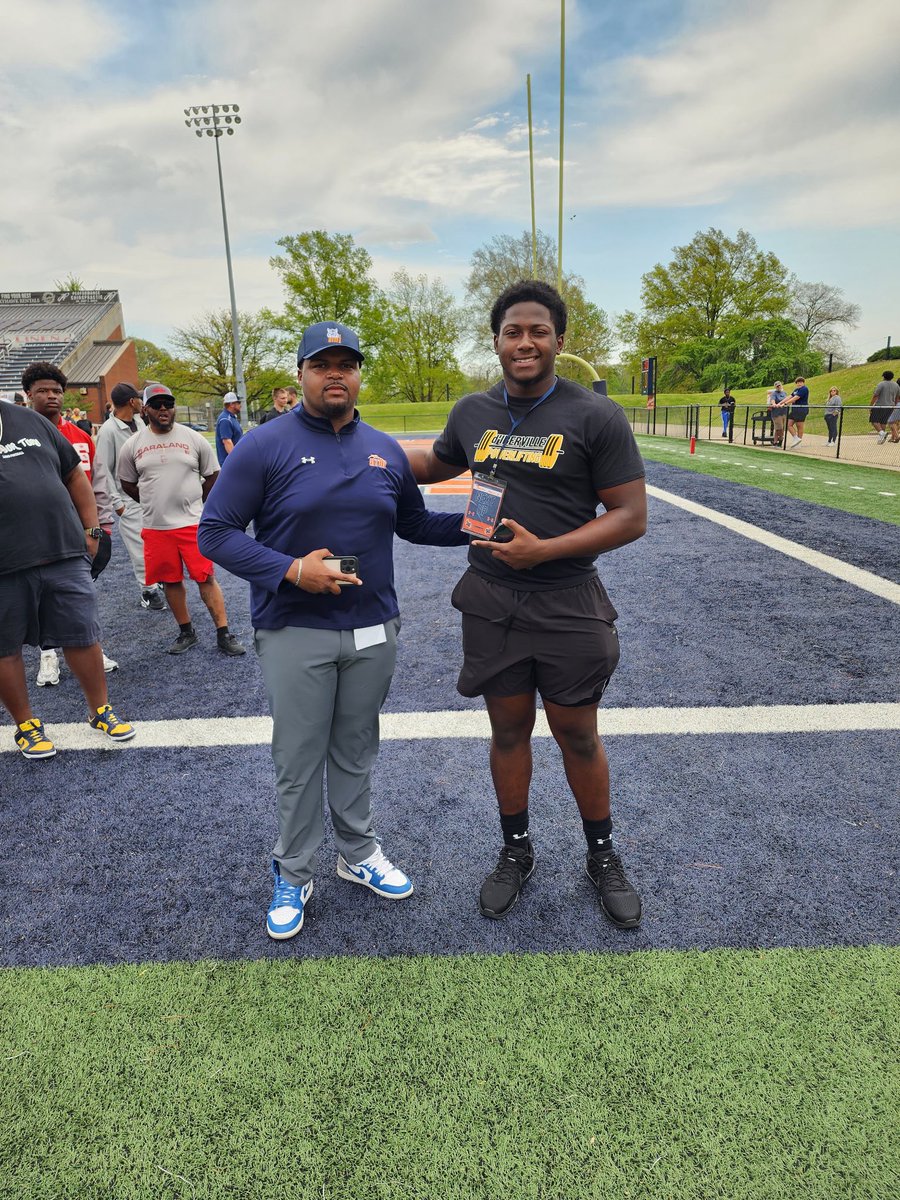 JuJuMorris0's tweet image. After a talk with @CoachLeno_UTM and @CoachRudyG I am blessed to receive my first D1 offer. #AGTG
@UTM_FOOTBALL @CoachGBoykin @dhswarriorfb