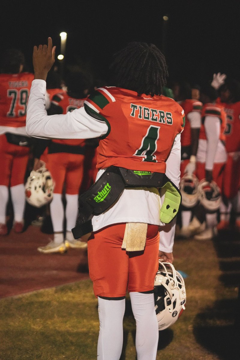 Dereon Coleman (@dereoncolemanqb) on Twitter photo Loyalty runs a long way in life “I’m a Tiger Proud to be a tiger we a family that depends on each other I Respect my Coach my Team and School, we ARE A TEAM AS 1 AINT 2 Things about it!!
<a href="/JonesHSFootball/">Jones Tigers Football</a> Loyalty runs a long way in life “I’m a Tiger Proud to be a tiger we a family that depends on each other I Respect my Coach my Team and School, we ARE A TEAM AS 1 AINT 2 Things about it!!
<a href="/JonesHSFootball/">Jones Tigers Football</a>