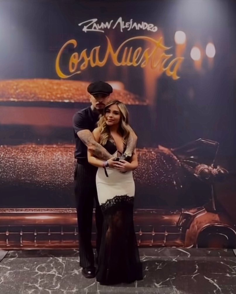 layaraxbill's tweet photo. que celos me dan esos meet &amp; greet de rauw coño todo el mundo abrazando y tocando a mi macho menos yo 😭 https://t.co/tITIEuWTCa
