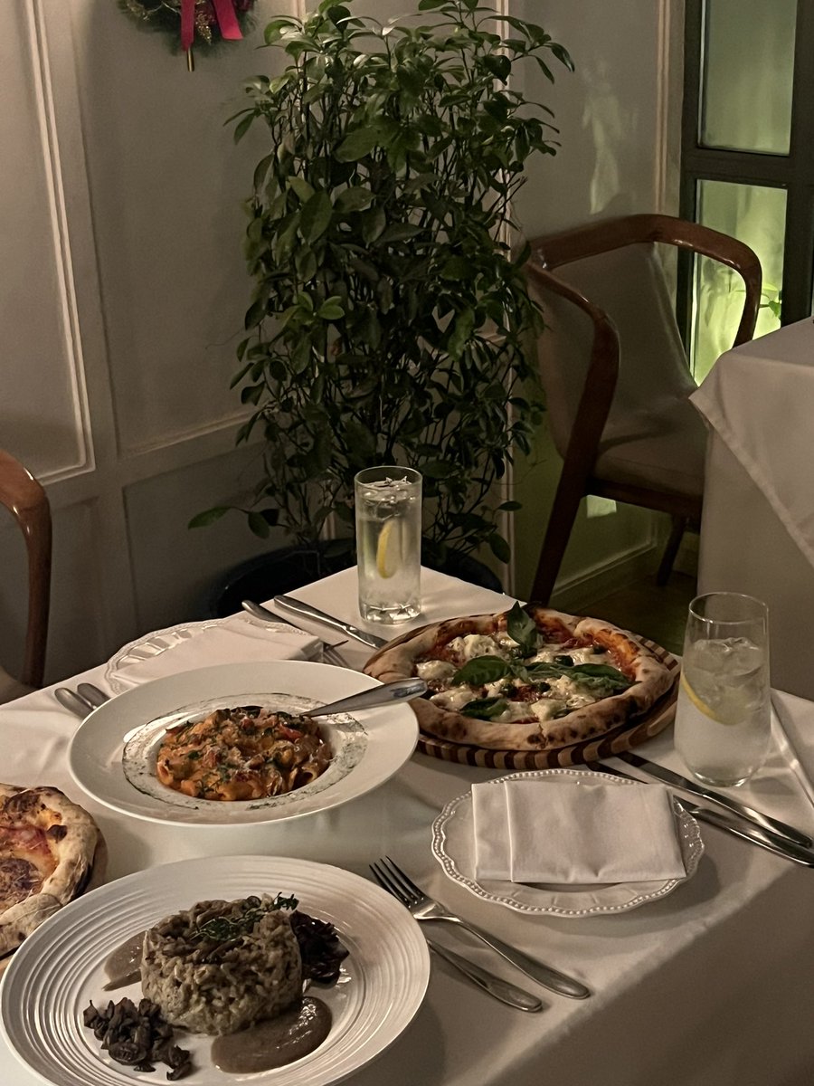 تباً للمواعيد الغراميه ماجمل الخروج للعشاء مع الخوات