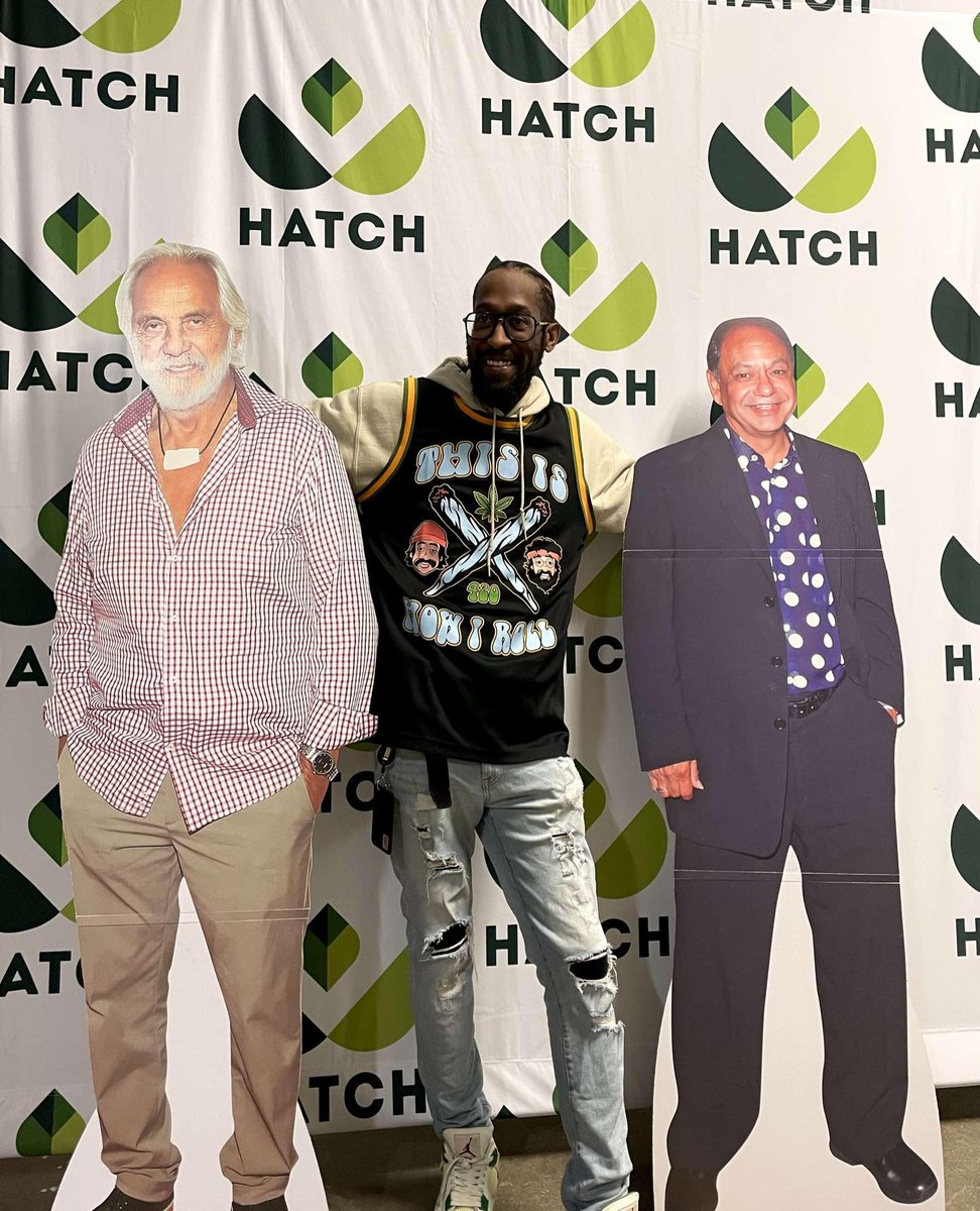 HatchDispensary's tweet photo. 🌟SOCIAL CONTEST🌟 STAR SIGHTINGS🌟

Garry’s holding it down with our favorite duo at Hatch Wheeling! They let Aaron start the rotation!😃 Come say high and take your own legendary pic with 🎤 Rihanna🔥 Snoop🤣 Cheech & Chong or🍍Seth (cutouts, but still iconic 😎)!

How to enter:

1. Snap a pic with your favorite celeb cutout at HATCH Wheeling 4/18-4/20!
2. Share your pic on Instagram by 4/25, tag & follow @hatchdispensary & @go.hatch
3. Get entered to win $100 in Loyalty Points! 
 
#GoHatch #Hatchvibes #WheelingIllinois #AddisonIllinois #Illinois