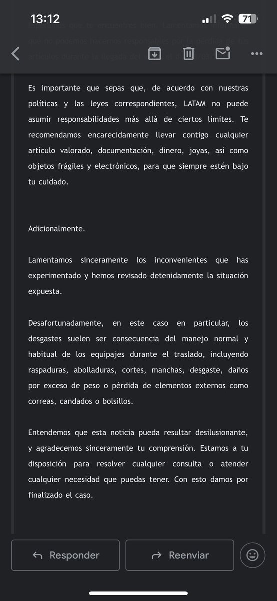 LuciaIzza's tweet photo. @LATAM_CHI No están dando explicación de nada. Simplemente dicen lo mismo que dice en la página web desde un inicio: Que no se hacen responsables de artículos electrónicos sin tener en cuenta la particularidad del caso como estoy mencionando. Y después el daño de mi maleta?! Háganse cargo https://t.co/c9GJZb4LRe