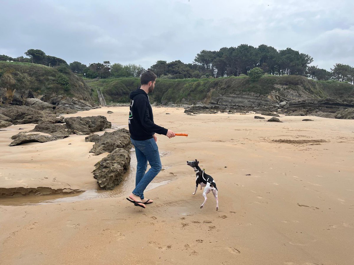 Mi bebé y yo jugando en la playa