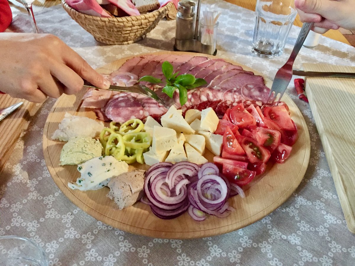 rastokirn's tweet photo. To mark #WorldFoodTravelDay, I visited Podsreda Castle and Podčetrtek – the surrounding landscape reminded me of traditional homemade food (grandma’s gibanica, štruklji, narezek)!
What’s your favorite heritage dish?
More on the blog: https://t.co/FAZtPgxoOa
@worldfoodtravelassn https://t.co/0a1DhRKcBO
