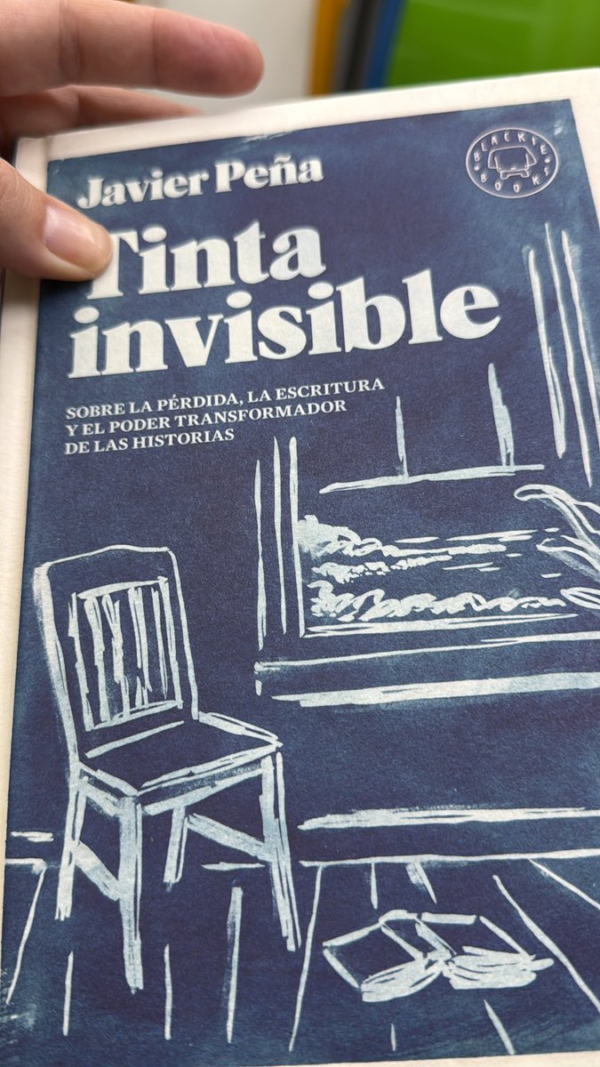 MabelCaballeroH's tweet image. Martha Gellhorn quiso cubrir el desembarco de Normandía e invitó a Hemingway a ir con ella. Él aceptó solo porque temía que ella triunfara mientras él se quedaba pescando en Florida.
Lo cuenta @javierpenalopez en “Tinta invisible”.