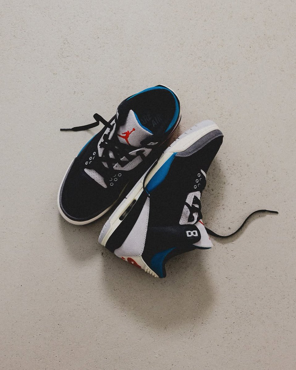 JustFreshKicks's tweet photo. Air Jordan 3 Retro OG “Rare Air” releasing tomorrow at 3am ET ⚫️🔵🔴 

SJS => https://t.co/9phlEtTHPv https://t.co/UwQGgXiiWN