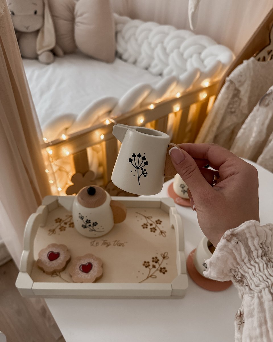 🫖✨ Tea time just got a magical upgrade! This whimsical wooden tea set, kettle &amp; cake stand bring elegance and endless imagination to every playtime party 🍰🌸

📸 @_sandra_drz

#teaparty #play #woodentoys #fun #roleplay #toy #pretendplay #playfood