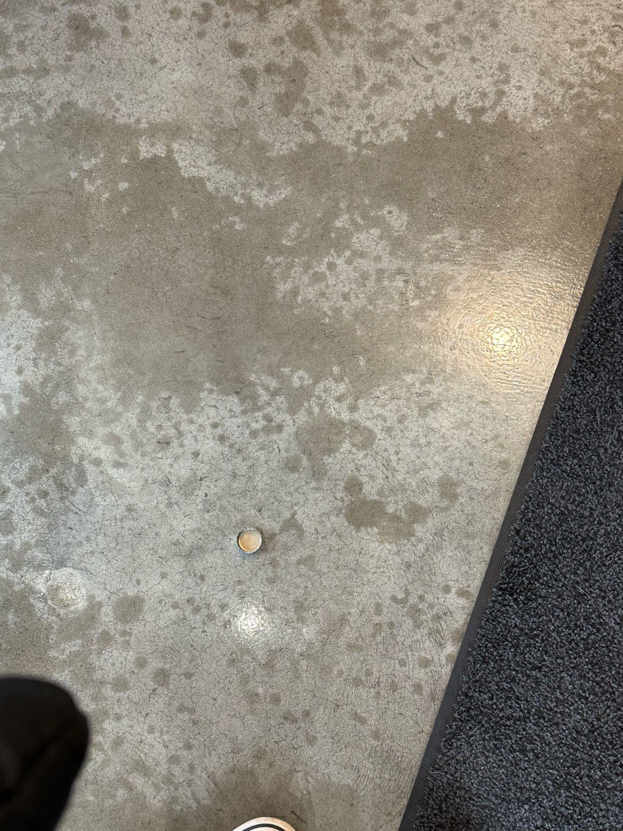 There’s a bottle cap just in the floor at this restaurant. The urge to loot it is real. #fallout
