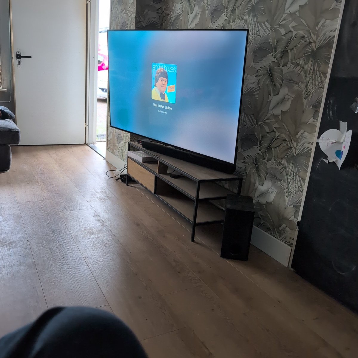 Nou fijne paasdagen gewenst Hazes luisteren en een biertje