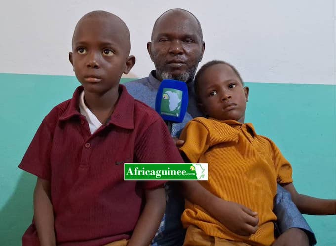 Africaguinee's tweet photo. 🚨🇬🇳Deux vies susp*endues à un « fil » : Appel à l’aide d’un père en détresse pour sauver ses deux enfants malades…⤵️

https://t.co/fHmNxN4IRi https://t.co/SPqM02Tndj
