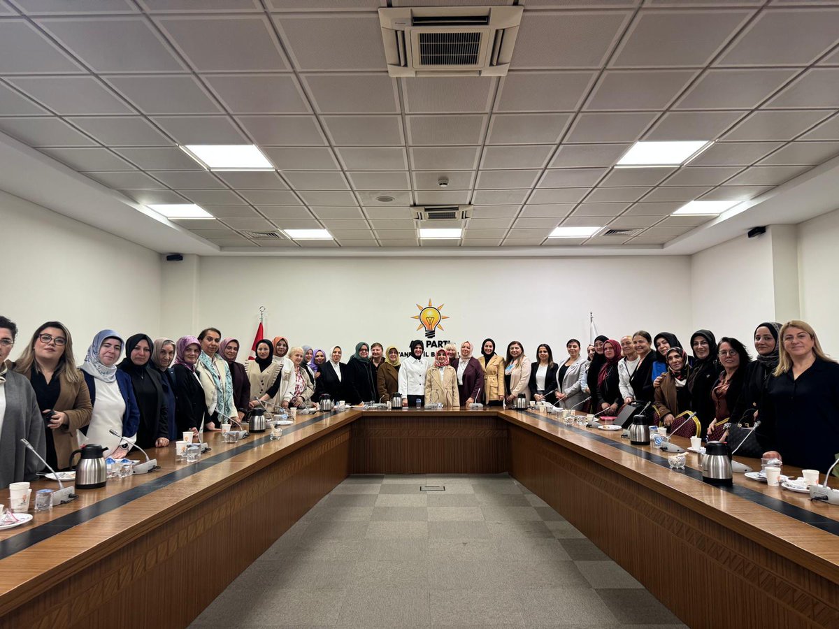 İl Sivil Toplum ve Halkla İlişkiler Birim Başkanımız Mehmet Emin Özkaya'nın katılımıyla, İl Kadın Kolları Sivil Toplum ve Halkla İlişkiler Başkanımız Tuba Yılmaz başkanlığında gerçekleştirilen Sivil Toplum ve Halkla İlişkiler Birim Toplantımıza, Birim Başkanımız Şermin Yüksel