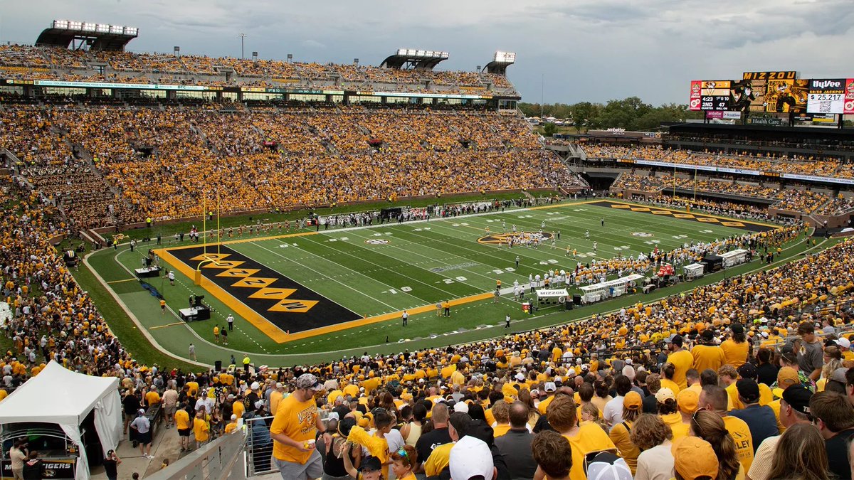 Maalik Moore (@maalik27moore) on Twitter photo Blessed and thankful to have received an Offer from the university of mizzou. ATGT! <a href="/CoachChrisBall/">Chris Ball</a> <a href="/MizzouFootball/">Mizzou Football</a> <a href="/CoachJohnsonJr/">CoachJohnson</a> <a href="/FW_NorthSideFB/">NORTH SIDE FOOTBALL</a> <a href="/Dre_Muhammad/">Dre Muhammad</a> <a href="/TomLoy247/">Tom Loy</a> <a href="/AllenTrieu/">Allen Trieu</a> <a href="/SWiltfong_/">Steve Wiltfong</a> <a href="/IndianaPreps/">Indiana Preps</a> <a href="/PrepRedzoneIN/">Prep Redzone Indiana</a> <a href="/TractionAp/">TractionAP</a> <a href="/gainseparation/">THE SEPARATION</a> <a href="/On3sports/">On3</a> Blessed and thankful to have received an Offer from the university of mizzou. ATGT! <a href="/CoachChrisBall/">Chris Ball</a> <a href="/MizzouFootball/">Mizzou Football</a> <a href="/CoachJohnsonJr/">CoachJohnson</a> <a href="/FW_NorthSideFB/">NORTH SIDE FOOTBALL</a> <a href="/Dre_Muhammad/">Dre Muhammad</a> <a href="/TomLoy247/">Tom Loy</a> <a href="/AllenTrieu/">Allen Trieu</a> <a href="/SWiltfong_/">Steve Wiltfong</a> <a href="/IndianaPreps/">Indiana Preps</a> <a href="/PrepRedzoneIN/">Prep Redzone Indiana</a> <a href="/TractionAp/">TractionAP</a> <a href="/gainseparation/">THE SEPARATION</a> <a href="/On3sports/">On3</a>