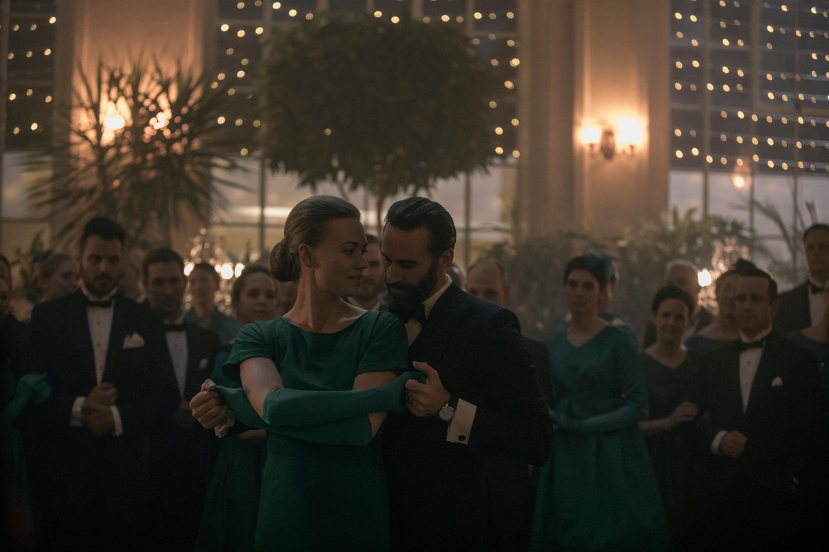 HandmaidsOnHulu's tweet photo. Okayyy Serena, we see you… #TheHandmaidsTale https://t.co/qdWvA7t21K