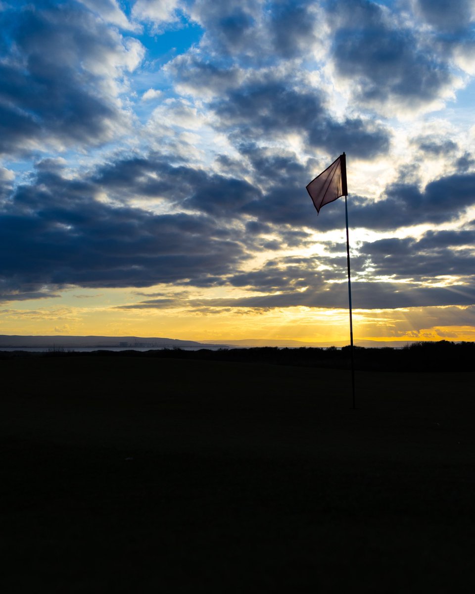BurnhamBerrow's tweet photo. Wishing everyone a happy Easter weekend and very much looking forward to welcoming our members and guests over the next three days.👌
#linksgolf #top100golf #golfcoursephotography #golfcourseviews #easterweekend #golflife #burnhamonsea #somerset https://t.co/oWfQmmE8xQ
