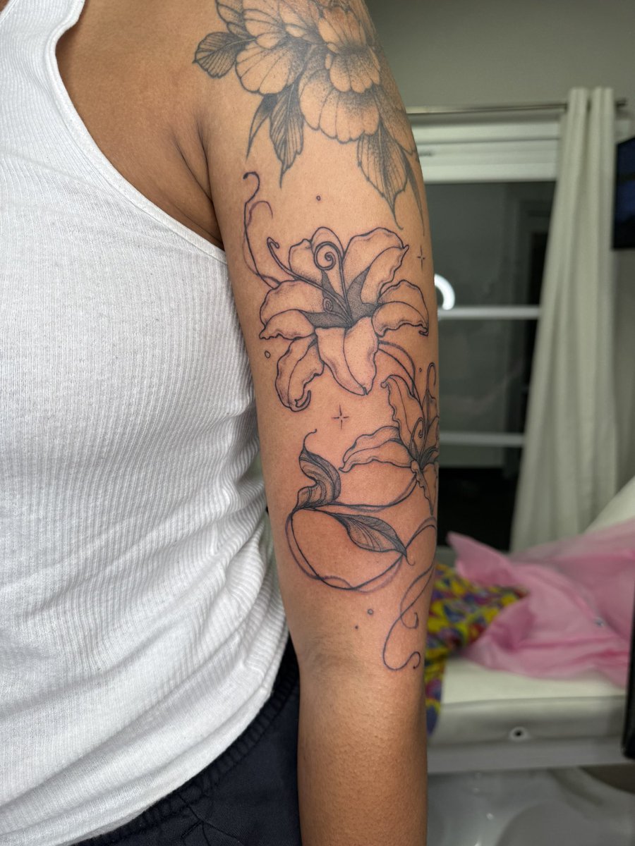 jasinkcreations's tweet photo. turned a couple lillies into the flowers from tangled ❀ 💗 https://t.co/4iYSyGRxmt