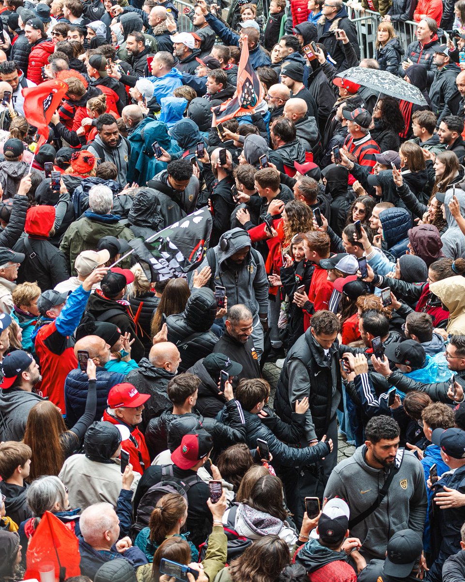 Ensemble. Merci à tous de répondre présent chaque week-end 🙏🏿

On aura besoin de vous pour cette fin de saison en Top 14.

📷 <a href="/FloEscoffier/">Florian Escoffier</a> 
—
#ParceQueToulon #RCT #Ensemble