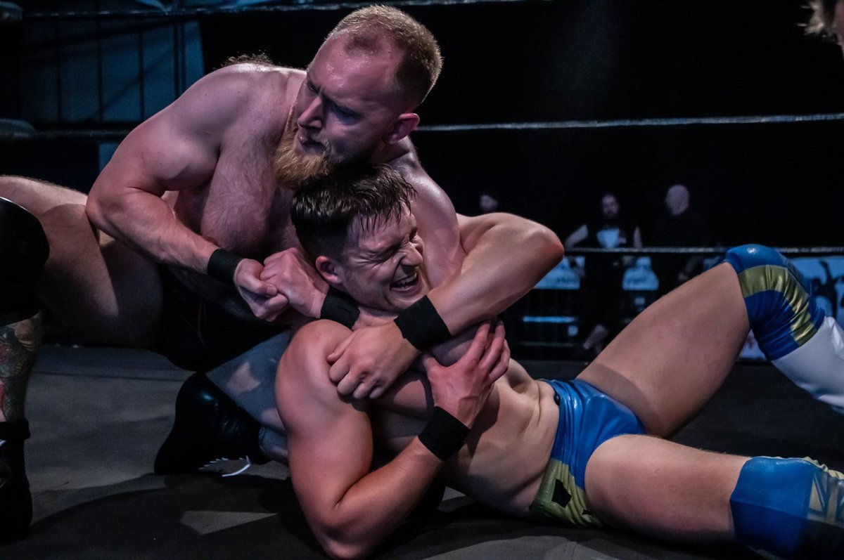wresadam's tweet photo. Hot studs making other studs suffer in chin locks - Fucking Love Pro Wrestling!!!
#prowrestling #wrestling #wrestlers #prowrestlers #wrestlingfetish #gaywrestling #hot #trunks #bulge #bulgemen #gay #homo #thicc #muscle #chinlock #suffer #submission https://t.co/42iYIwObYz
