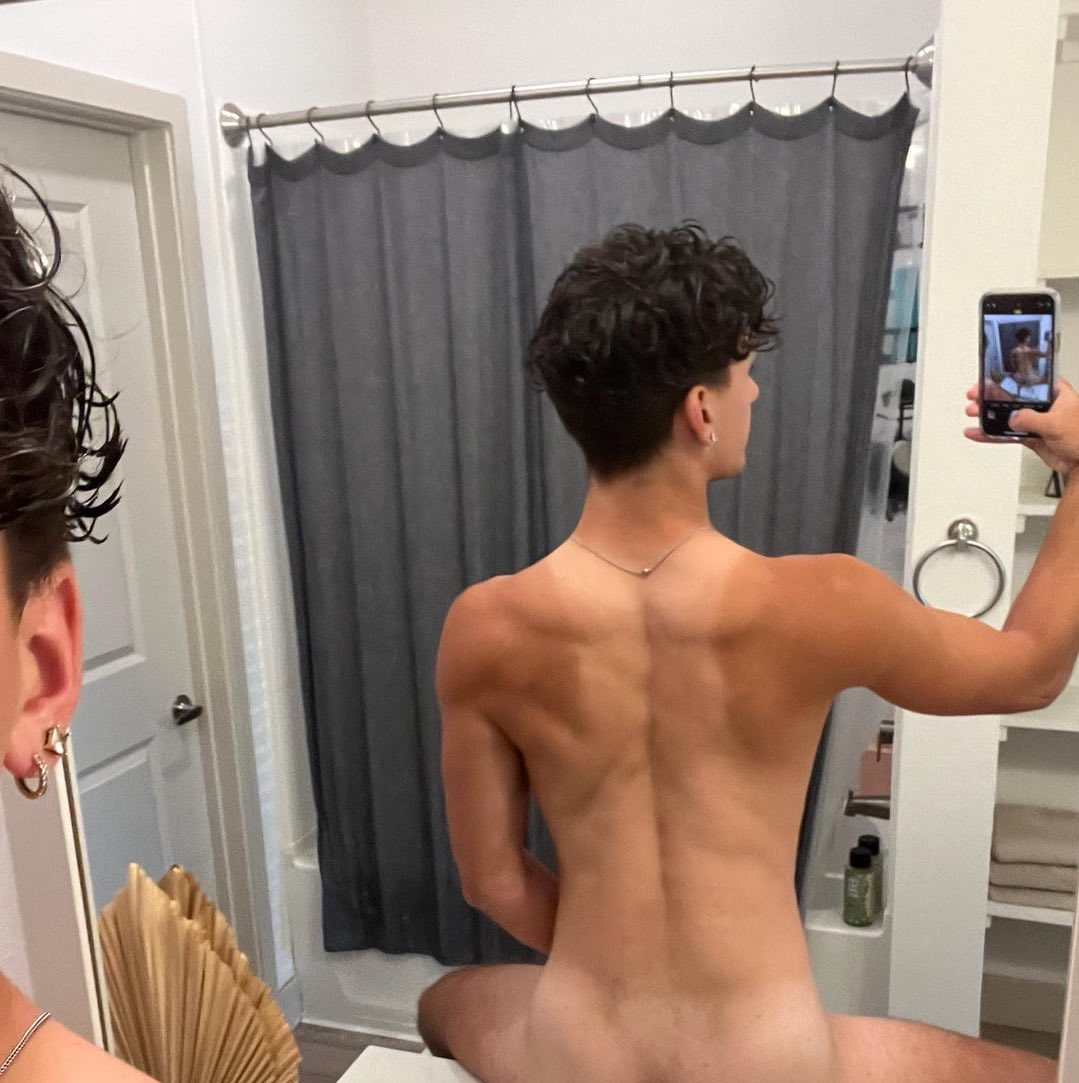 iannlightfoot's tweet photo. someone please keep me company this morning 😌 #gay #gayhot https://t.co/TnHx4Oths9