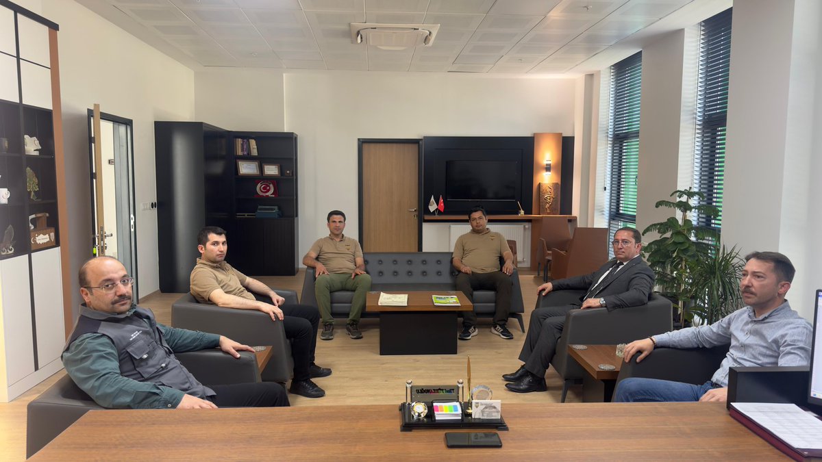 YucelTurkanoglu's tweet photo. Genel Müdür Yardımcımız Sayın Ümit ORHAN İnsan Kaynakları Dai. Baş. Sayın Fatih KAYA ve  Satınalma Şm Ali YÜCE' ye yeni yapılan idari bina ve çevre düzenlemesi hakkında bilgilendirme yapılmış olup ziyaretleri için teşekkürlerimizi sunarız.@OfisTMO @umitorhan65  @fatihkayatmo https://t.co/HFGc30wNNd