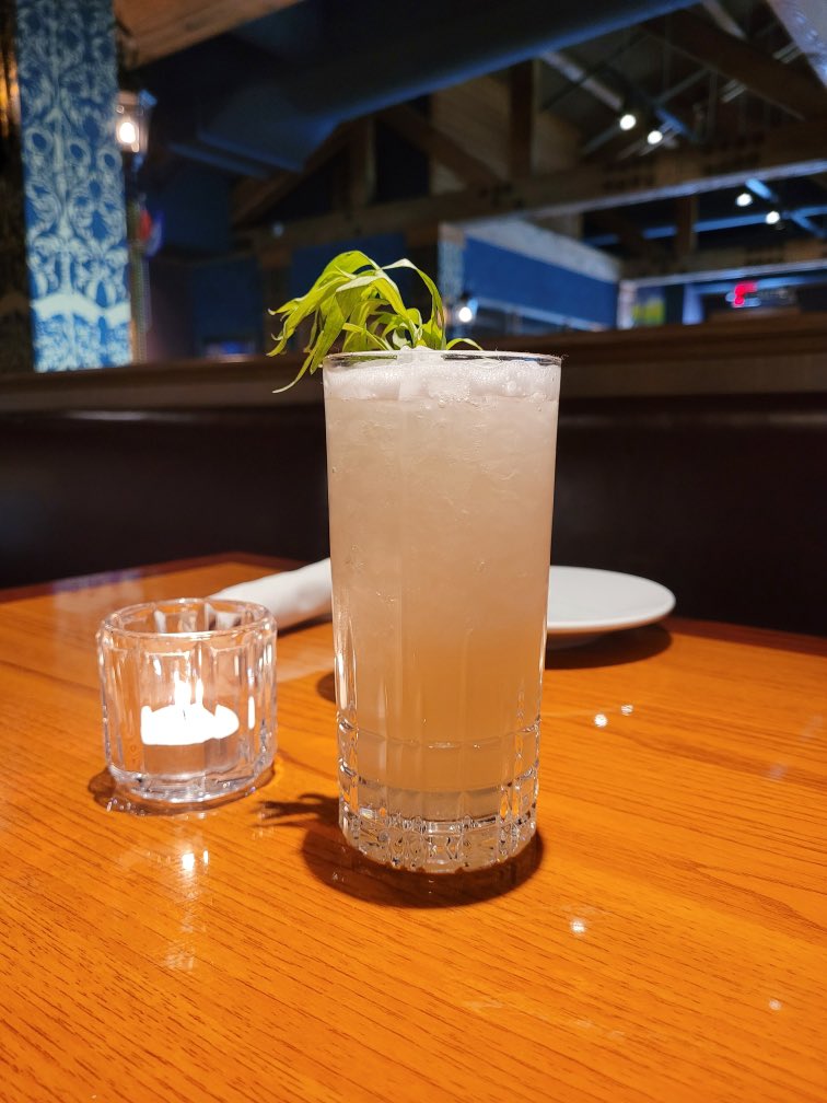 MapleTreeInn's tweet image. Specialty Cocktail for Easter Weekend:

“Little Dragon”

Confianza Reposado Tequila, Jules Theuriet Pink Grapefruit Liqueur, Lemon, Tarragon

For more info or reservations, visit our website at:
mapletreeinnrestaurant.com

Cheers!

#cocktails #mapletreeinn #homewood #flossmoor