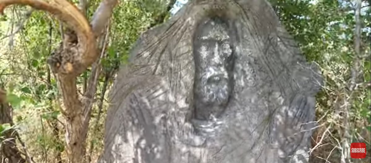 spacenotfilled's tweet photo. @ShawnRyanShow @ShawnRyan762 @ShawnRyanShow here is a statute created about 30 years after our King was sacrificed, compared to the Shroud of Turin. Carefully consider all the details like His orbital bone, His eyebrows, just His entire facial structure from both. It's real! That is our King! https://t.co/blHD6u8dOy