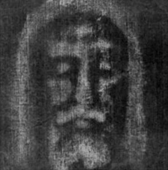 spacenotfilled's tweet photo. @ShawnRyanShow @ShawnRyan762 @ShawnRyanShow here is a statute created about 30 years after our King was sacrificed, compared to the Shroud of Turin. Carefully consider all the details like His orbital bone, His eyebrows, just His entire facial structure from both. It's real! That is our King! https://t.co/blHD6u8dOy