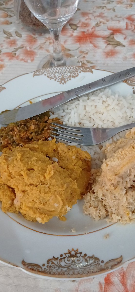 alienhesitante's tweet photo. vcs #comem arroz e peixe
#eu como comida #baiana https://t.co/hgYQfQmXSJ