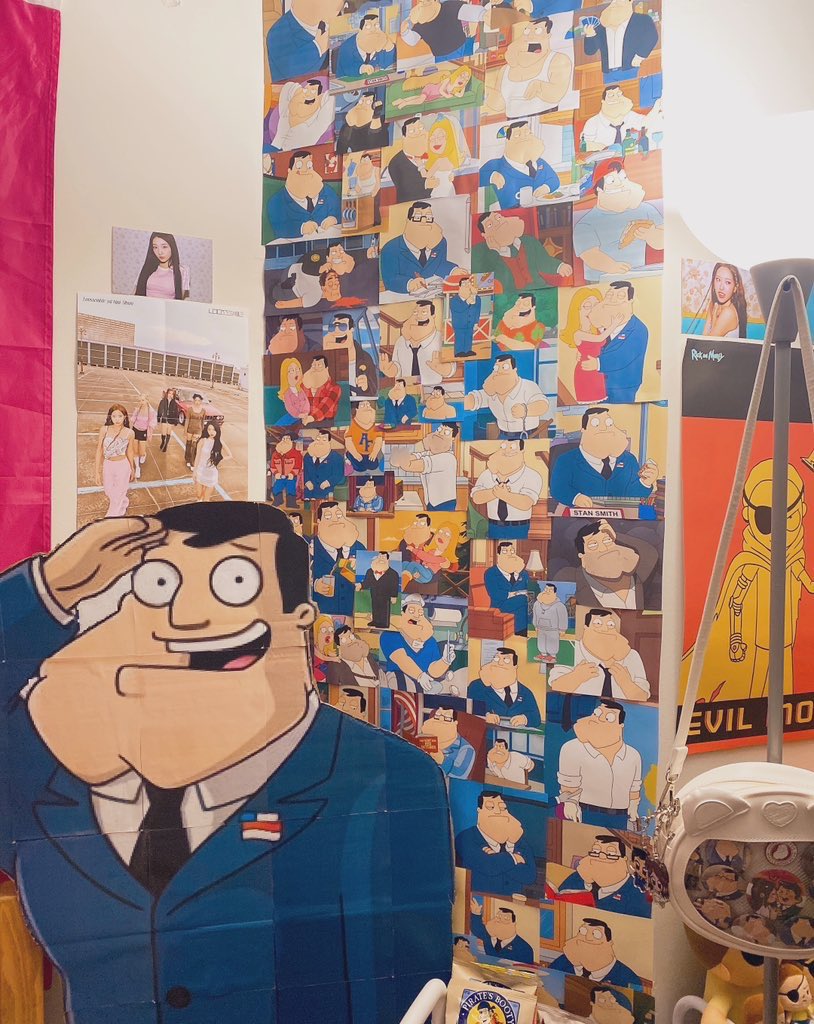 Iluvtheworld43's tweet photo. okay so this blew up a little but hi i really love stan smith, he’s been my favorite for 16+ years &amp; i like american dad so follow me for more of that ╰(*´︶`*)╯🤍🪽 https://t.co/dDVS3L1Rwk