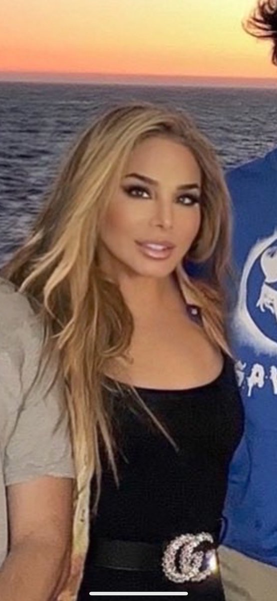 pumptinis's tweet image. please take away the real housewives premium facetune subscriptions this is out of hand