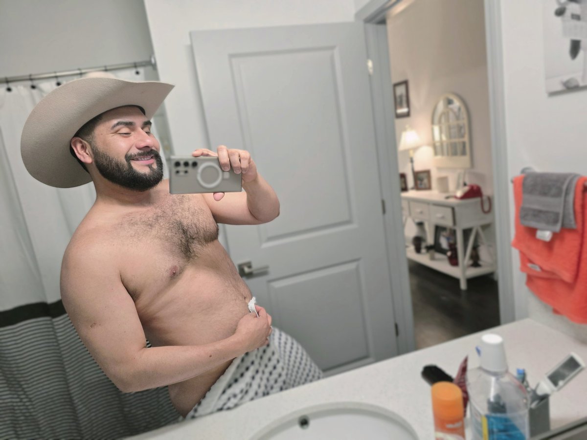 MarioUrgell's tweet photo. Shower time! https://t.co/7cqmY3ipcF