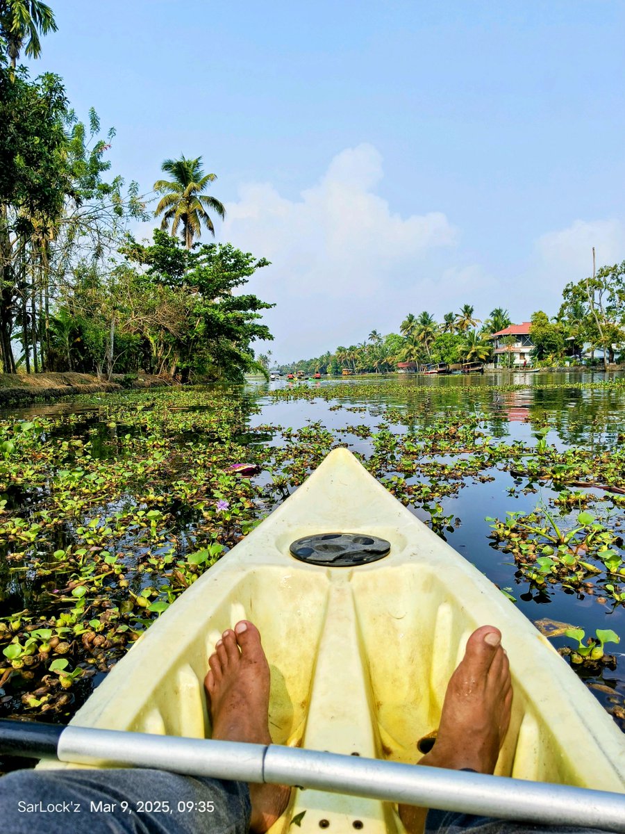 SarLockz's tweet photo. Vibe ❤️❤️❤️
.
.
.
.
#photography #kayaking #alappuzha #selflove https://t.co/ZuMAG9v6q1