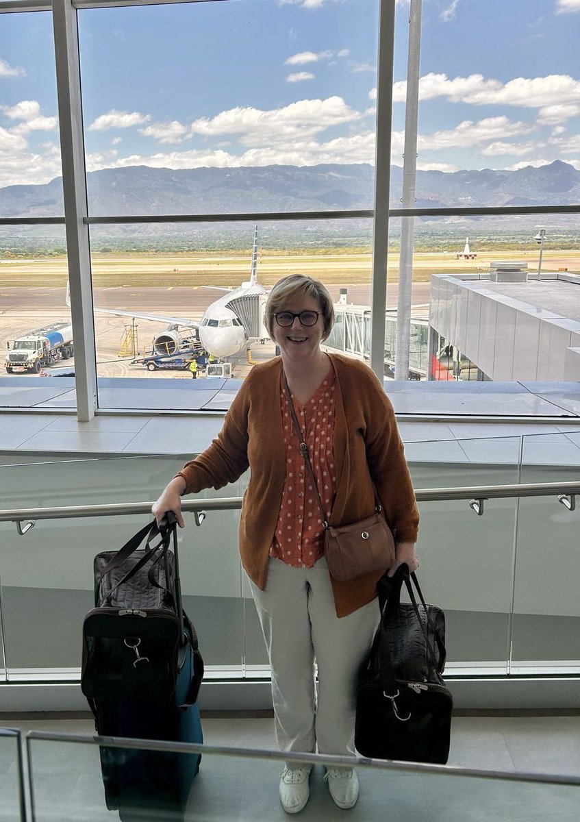 Hoy les digo hasta pronto, Honduras. Esta tierra hermosa fue mi hogar durante tres años, y su gente ha dejado una huella imborrable en mi corazón. A lo largo de mi tiempo aquí, trabajé de cerca con mi equipo, el gobierno hondureño, empresas Estadounidenses y Hondureñas,