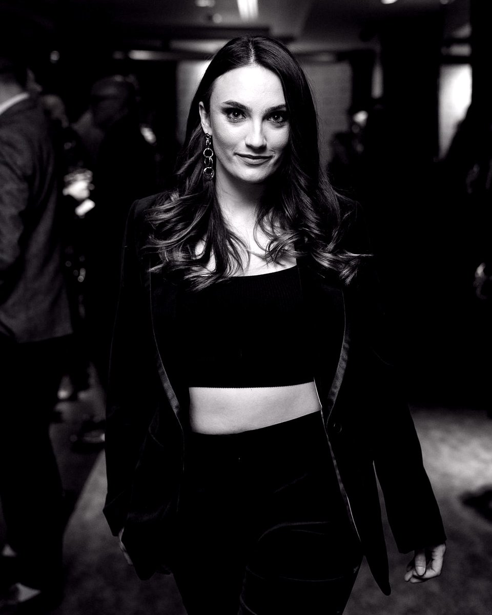 Hands up if you LOVE fashion!

#fbfashionball <a href="/lisadarwin1111/">Lisa Darwin</a>