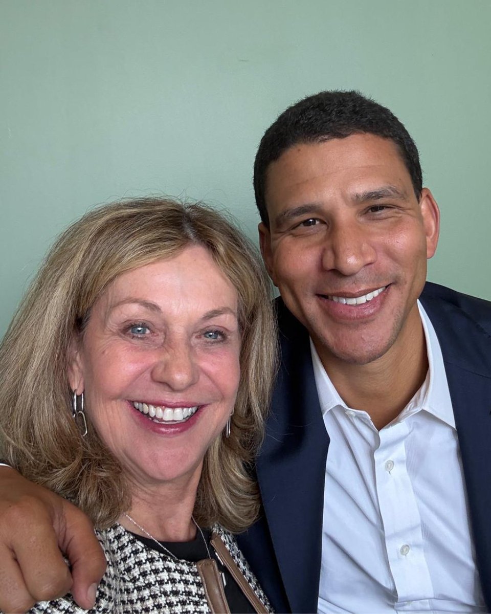 lydiagable's tweet image. Honored to be invited to a private Compass lunch with @robreffkin  and some of the top agents in the region. Grateful for the opportunity to share insights, stay sharp, and keep raising the bar for our clients and our community. 💼✨

#CompassAgent  #LydiaGableRealtyGroup