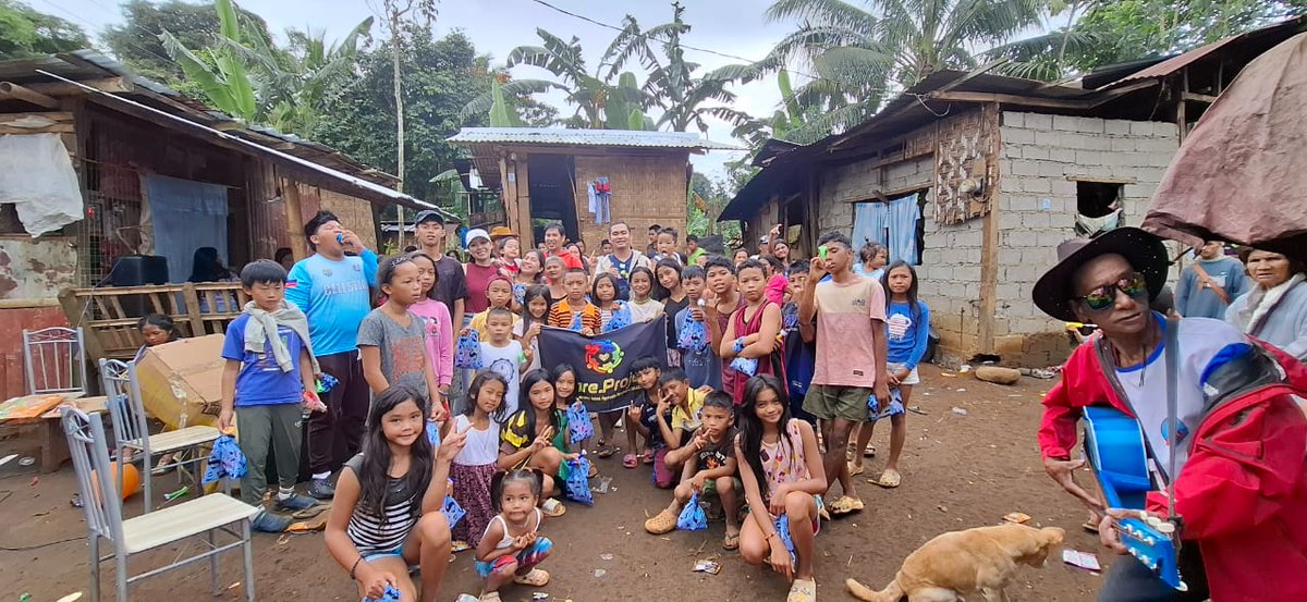 FFHMedia's tweet image. Phenomenal work by our partners at the iCare Project led by Coach Ronel, celebrating festivities with the indigenous people of Sankana in Manolo Fortich, Bukidnon. As Helen Keller once said, "Alone, we can do so little; together, we can do so much.”