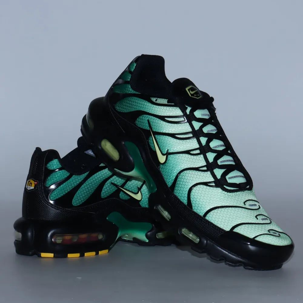 nike air max plus vapor green