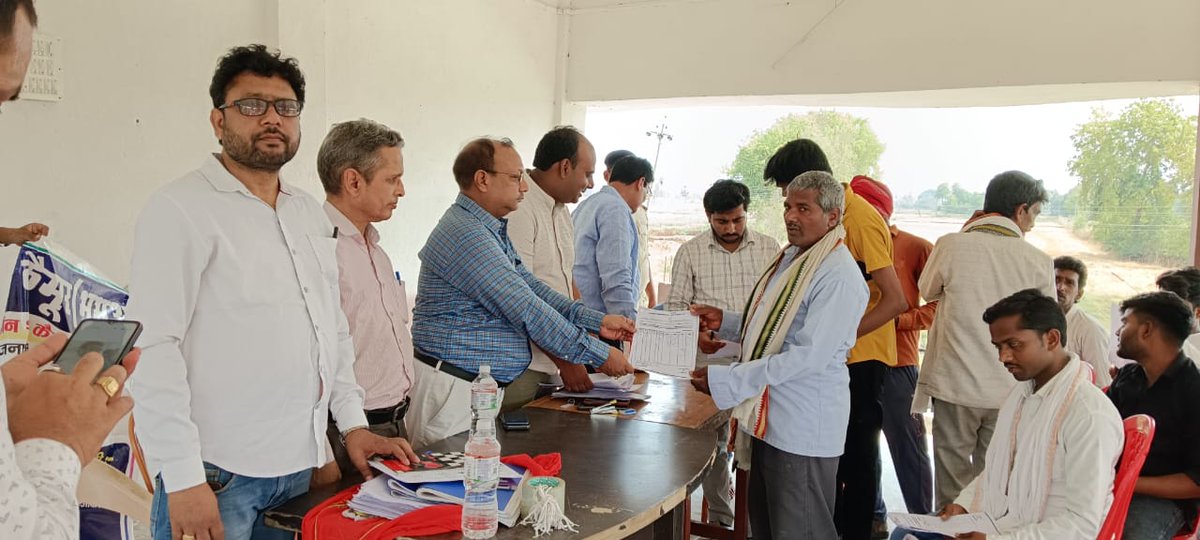 kaimurdm's tweet photo. कैमूर में भारतमाला परियोजना के लिए अधिग्रहित भूमि के रैयतों को पारदर्शी व शीघ्र मुआवजा देने की प्रक्रिया गतिशील।
एलपीसी, वंशावली, स्टांप की आपूर्ति को सर्वसुलभ बनाया जा रहा है।
#Infrastructure #Bharatmala #KaimurDevelopment
@NHAI_Official
@IPRDBihar @RCD_Bihar https://t.co/CnLktbCvPx