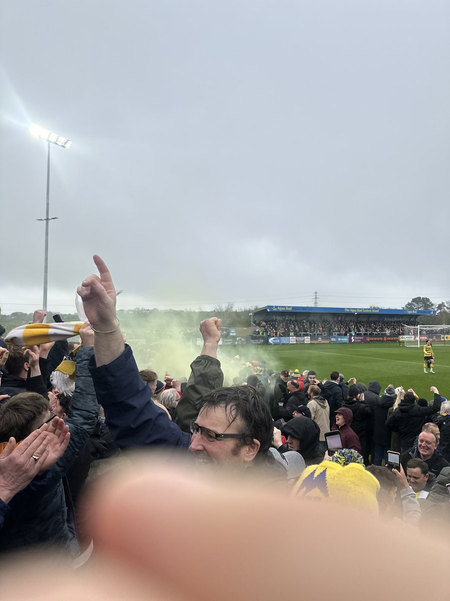 Truro (a) Away day win and the smell of pyro 🧨 Warra bank holiday 🤩 #Tufc