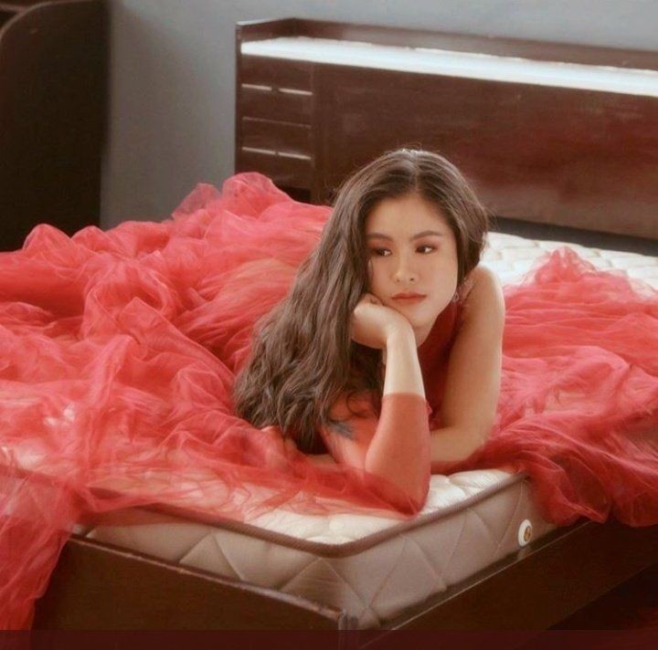 missing kisses delavin hours: always open and will never close :<
